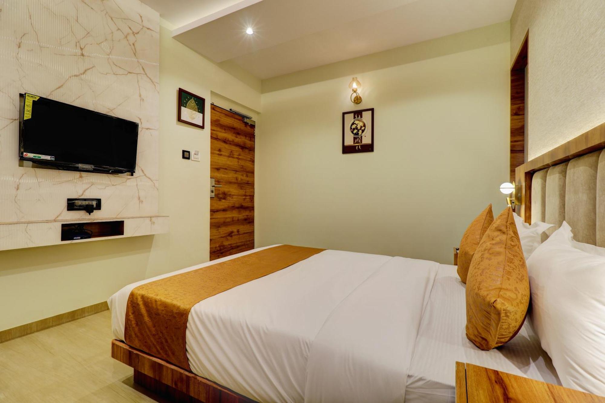 Home2 Studio Apartments Мумбаи Экстерьер фото