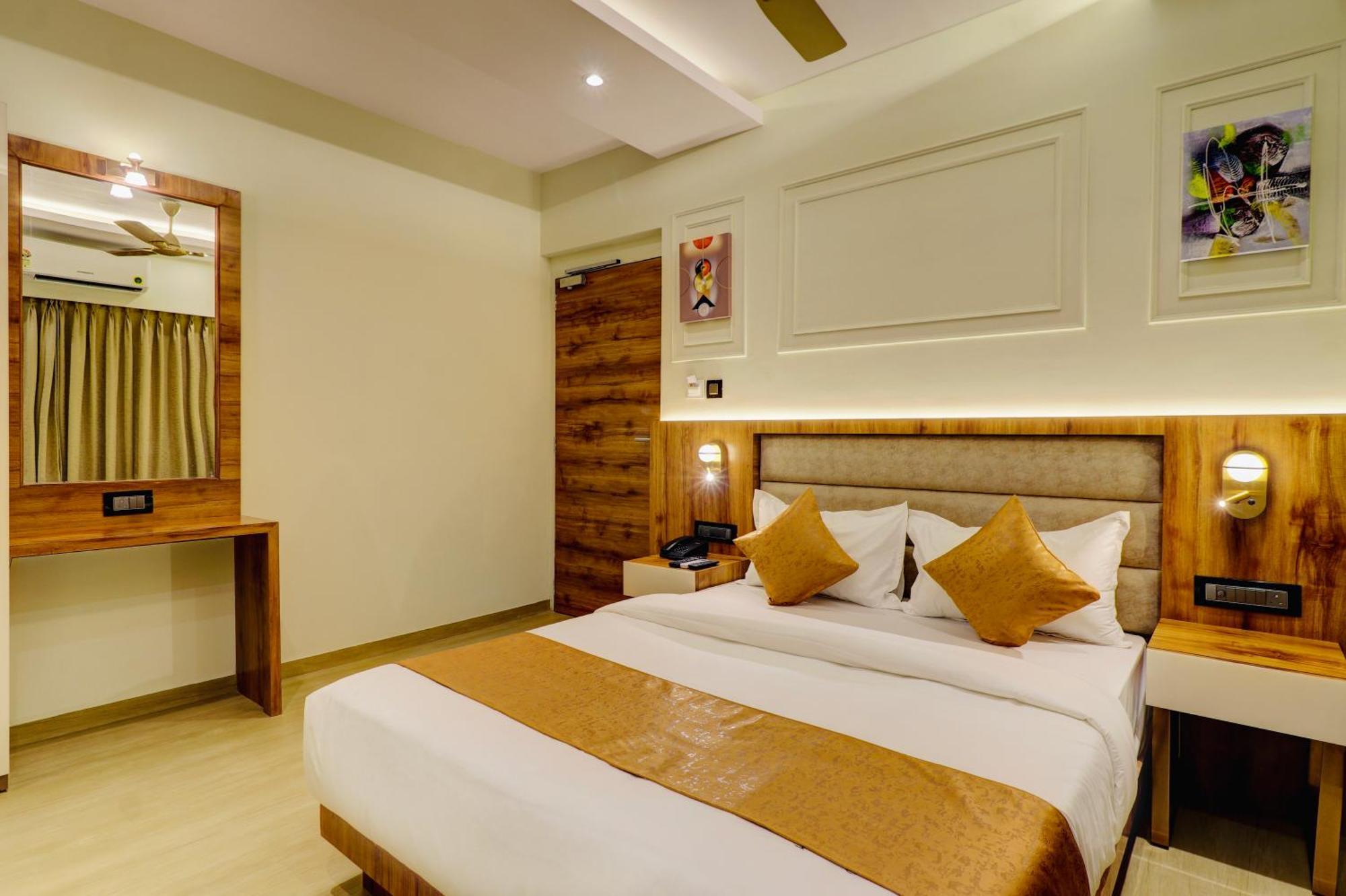 Home2 Studio Apartments Мумбаи Экстерьер фото